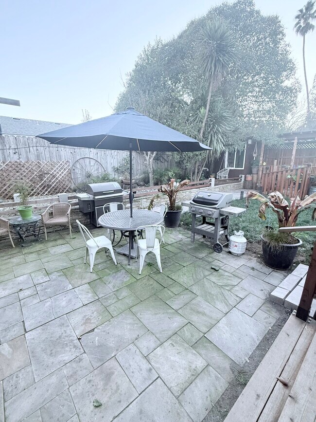 Building Photo - 3136 Hoen Ave