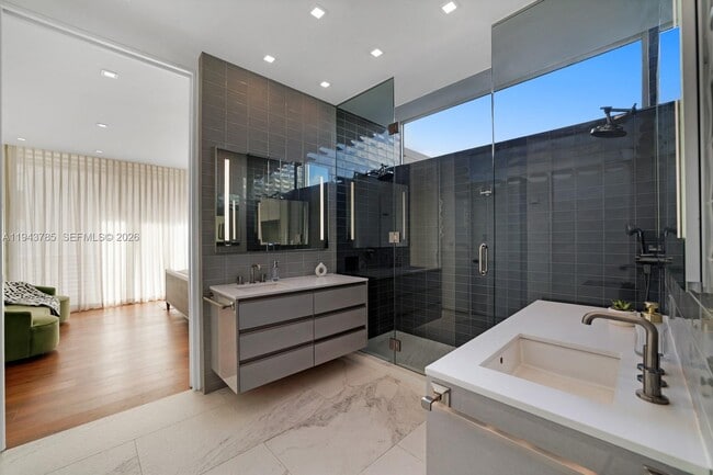 Building Photo - 819 2nd St