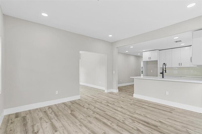 Building Photo - 634 37th St