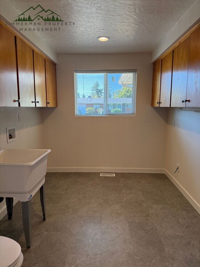 Building Photo - Beautiful Home in Hayden Bridge