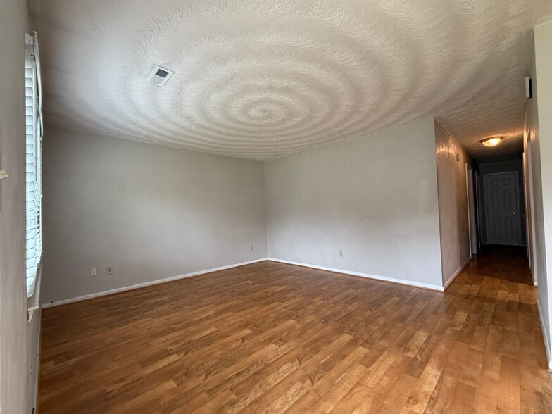 Building Photo - 733 Mayfield Ave
