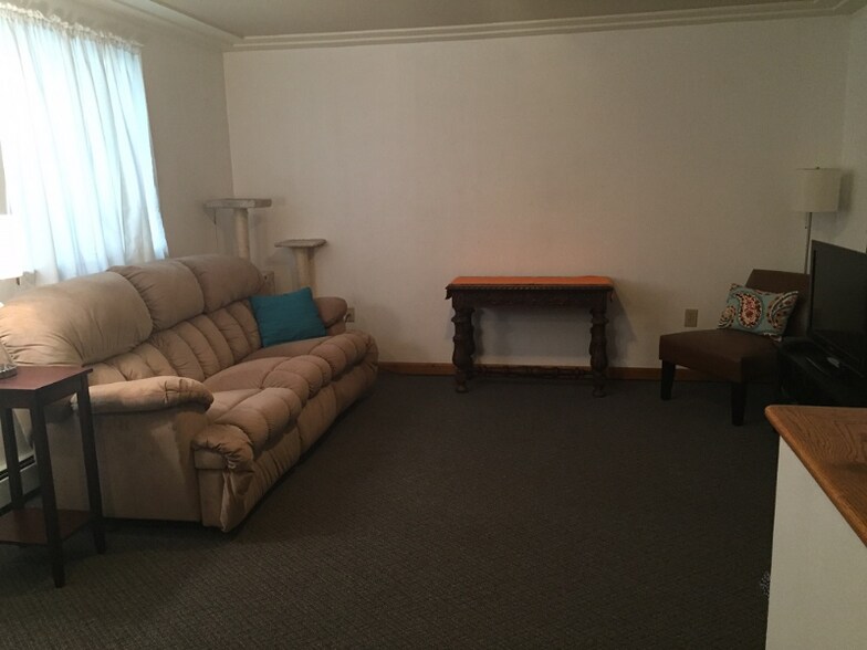 Building Photo - 623 E University Ave