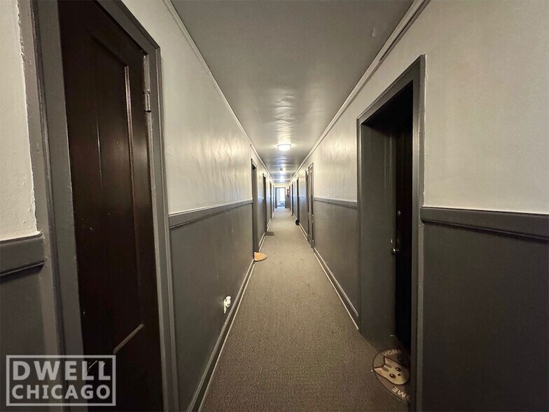 Building Photo - 3346 N Marshfield Ave