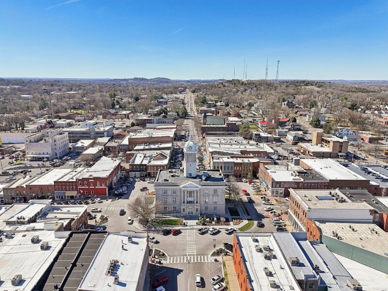 Building Photo - 107 E 9th St