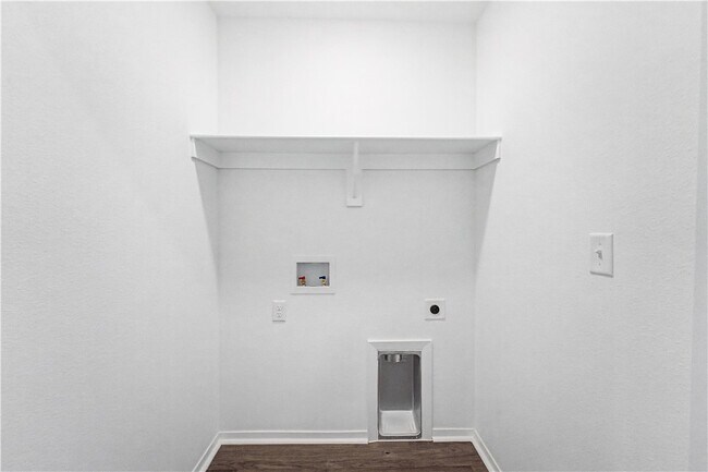 Building Photo - 6605 SW Devotion Ave