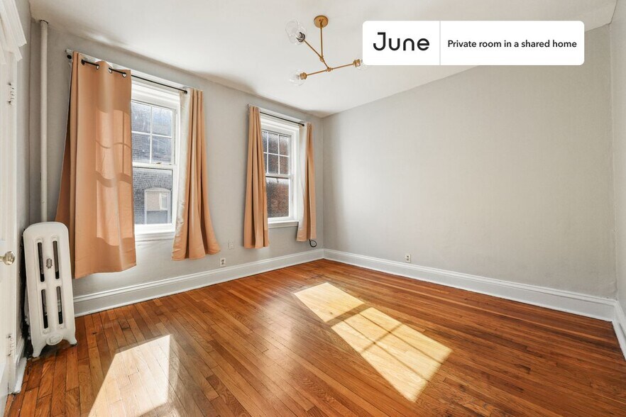 Building Photo - Room in Shared 3 bed/1 bath home