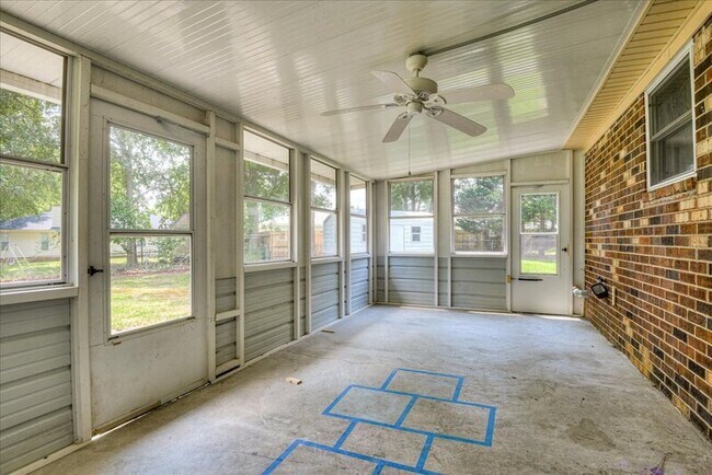 Building Photo - 608 Cedarwood Ct