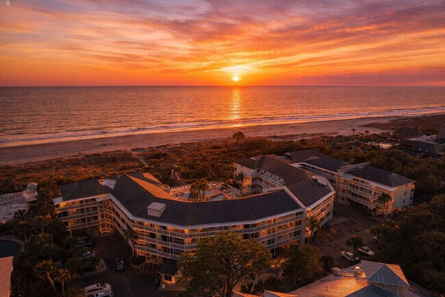 Building Photo - 4 N Forest Beach Dr