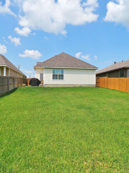 Building Photo - 1002 Venice Dr