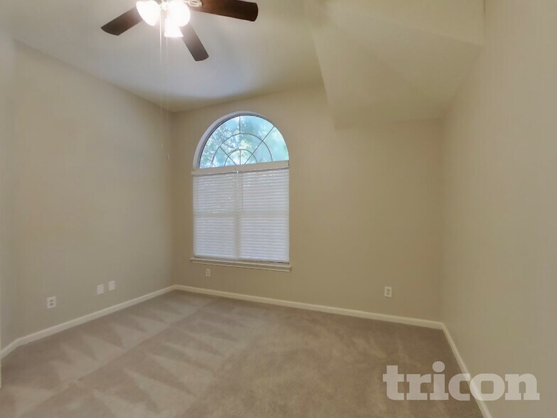 Building Photo - 419 Windhurst Dr