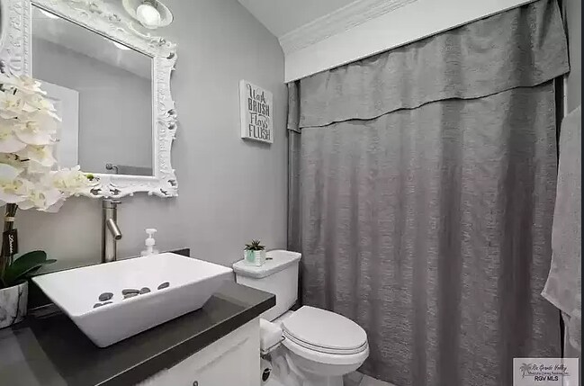 Building Photo - 2993 Alameda Dr