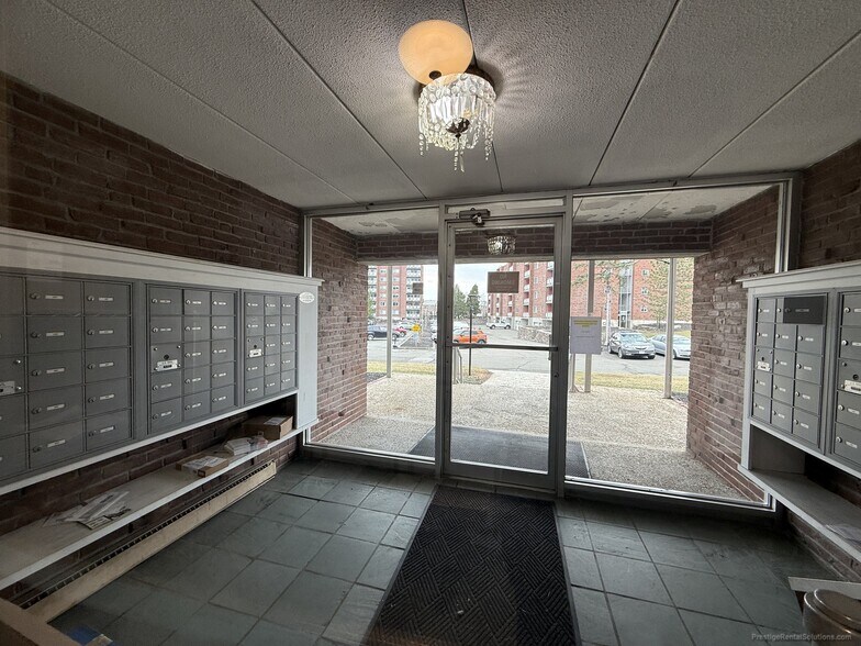 Building Photo - 21 Hill Rd