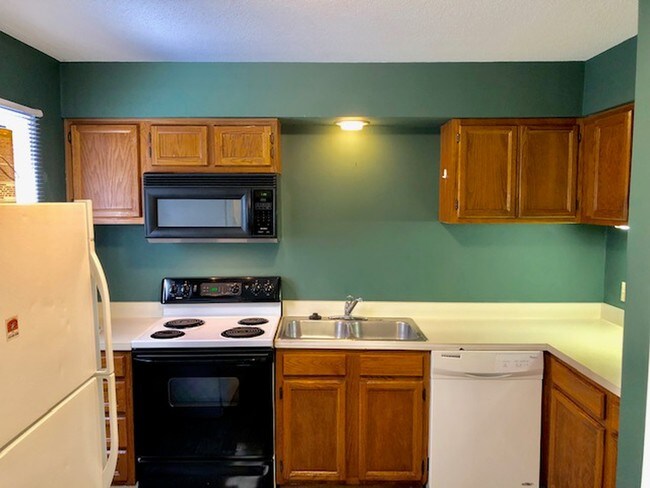 kitchen - 4411 Kaplan Dr