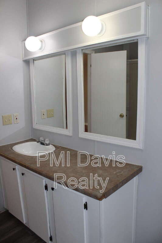Building Photo - 4687 Mayflower St