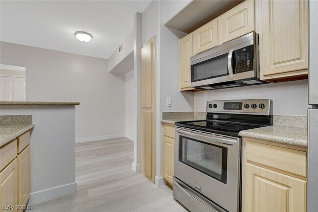 Building Photo - 8000 W Badura Ave