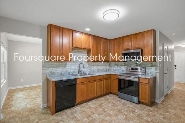 Building Photo - 4-Bed Single Family Home with Open Layout,...