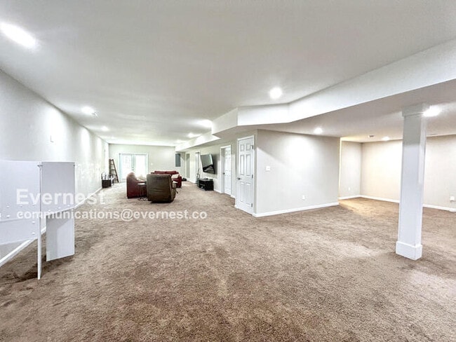Building Photo - 1518 Lakeview Pkwy