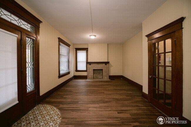 Building Photo - 91 E Oakland Ave