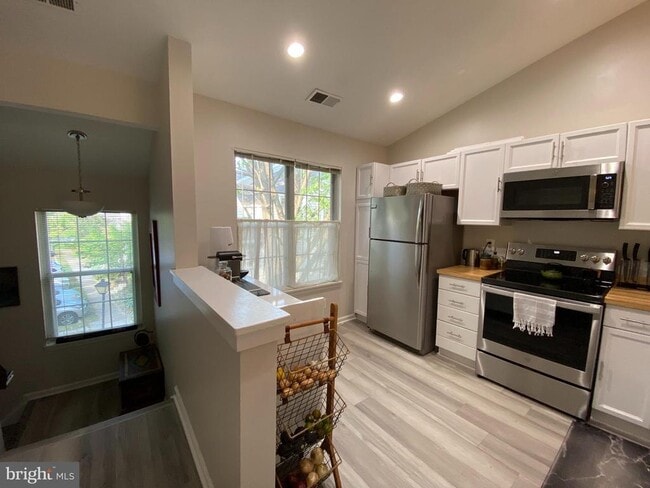 Building Photo - 2970 Yarling Ct