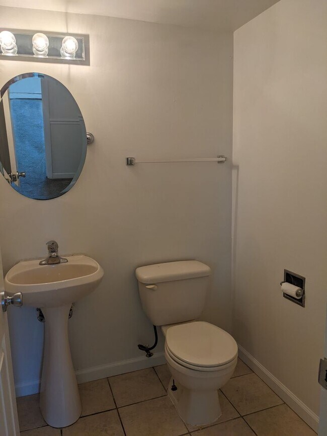 Building Photo - AUGUST RENT SPECIAL