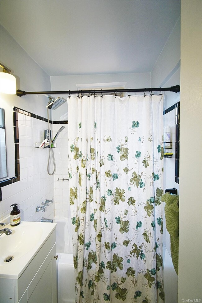 Building Photo - 770 Bronx River Rd