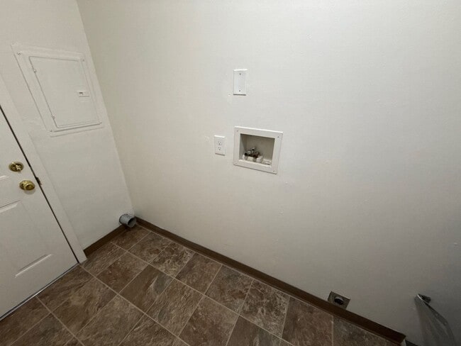 Building Photo - 2463-2479 Lee St SE