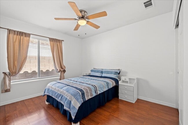 Building Photo - Beautiful Bright 3 Bedroom Single Story Home with Expansive Kitchen and Gorgeous Backyard