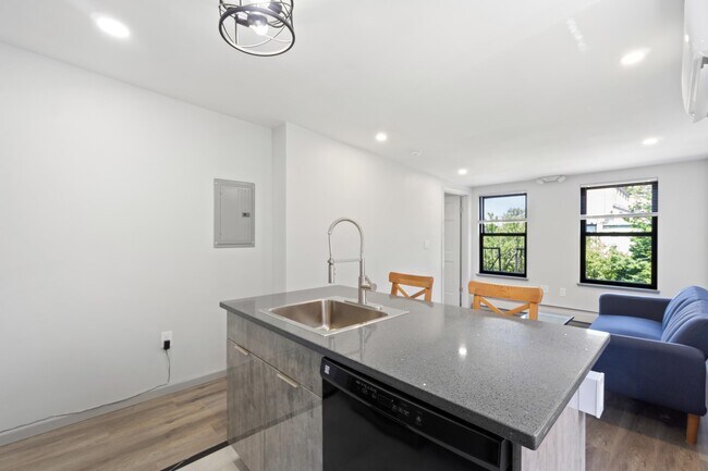 Building Photo - 232 1st St