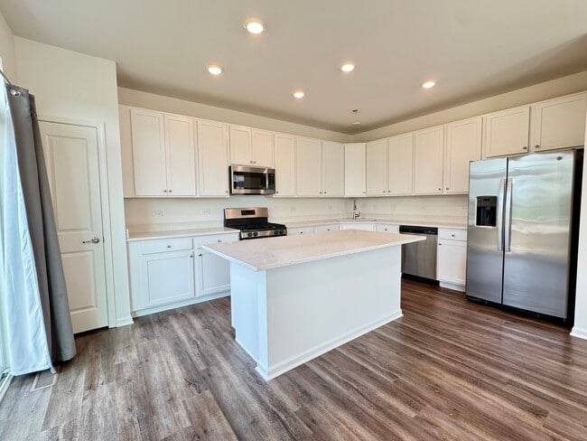 Building Photo - 15036 W Cyrus Dr