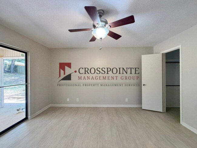 Building Photo - Tour Today! 3 Bedroom, 2 Bathroom Home!