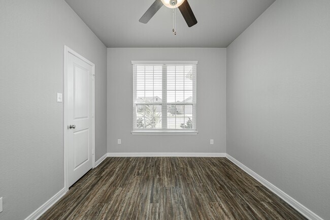 Building Photo - 602 Hollyhock Dr