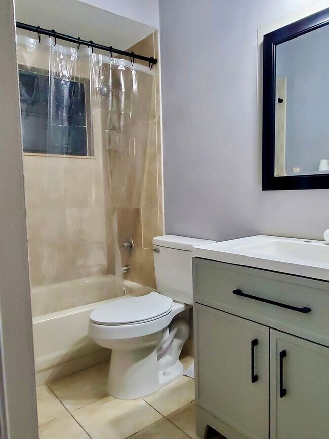 Building Photo - Spacious 3 bed 2 bath home in Kissimmee