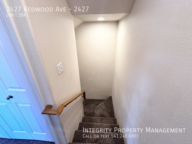 Building Photo - 2427 Redwood Ave