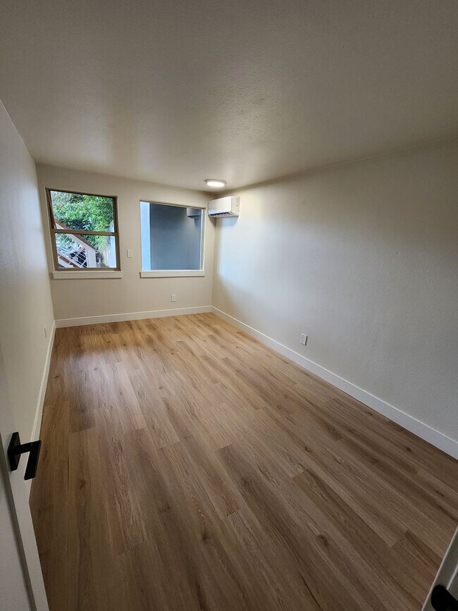 Building Photo - Gorgeous Remodeled 3 bed 2.5 bath in West ...