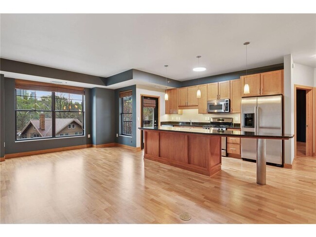 Building Photo - 317 Groveland Ave
