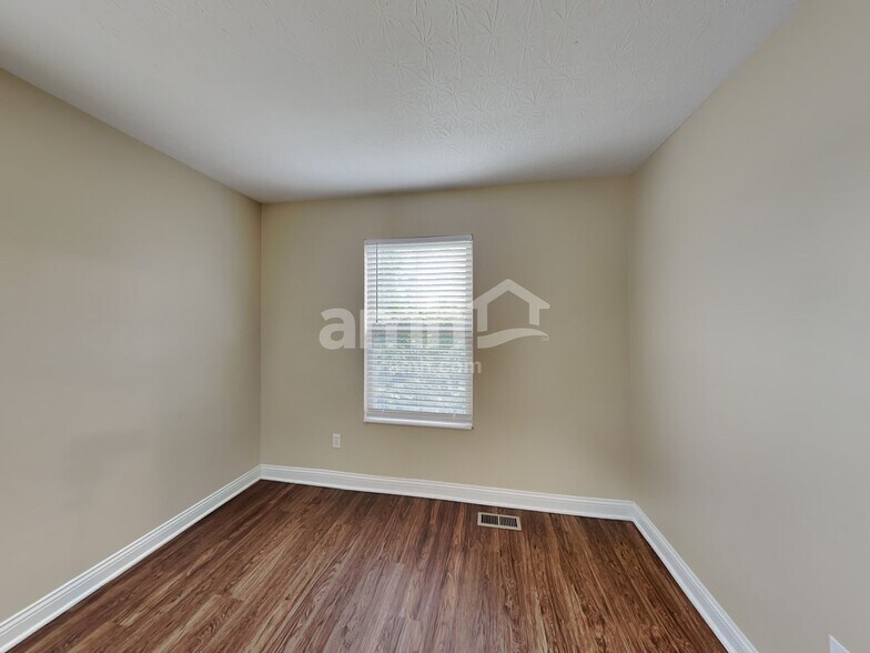 Building Photo - 270 Huntington Dr