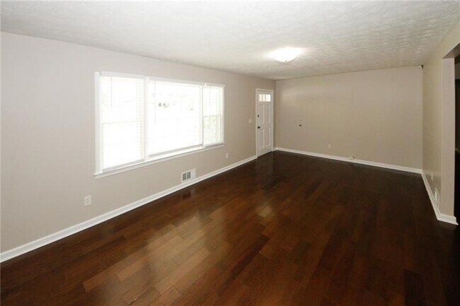 Building Photo - 840 Howard Ct SW