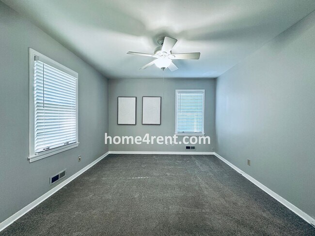 Building Photo - Attractive Overland Park Home w/ Wood Floo...