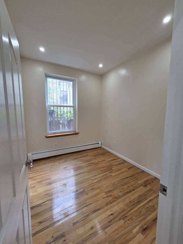 Building Photo - 136 Pulaski St