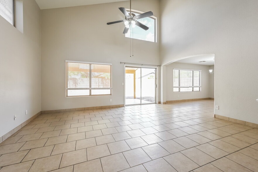 Building Photo - 14720 W Lamoille Dr