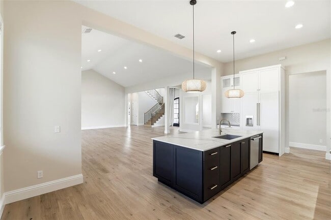 Building Photo - 705 Largovista Dr