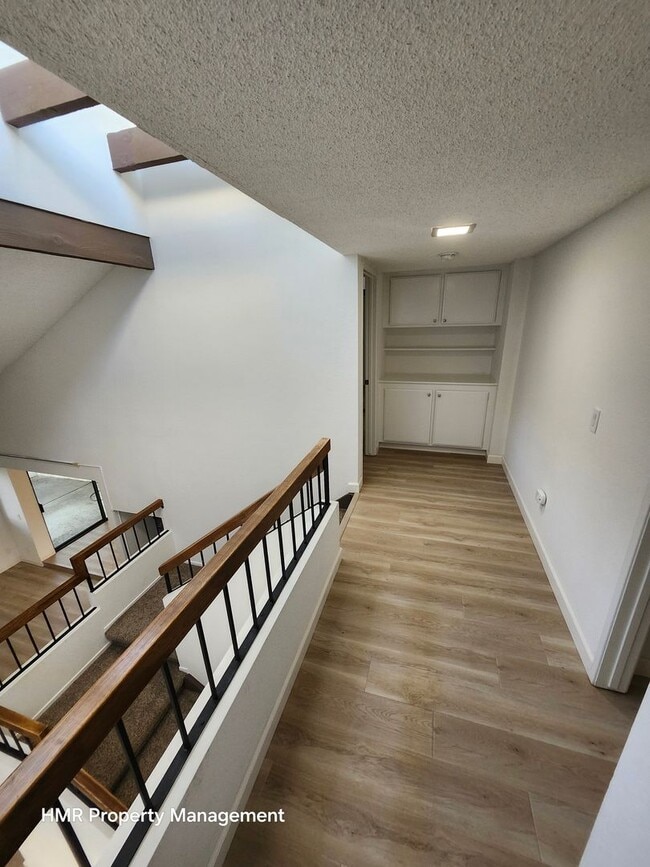 Building Photo - Beautiful 3-Bed, 3-Bath Condo in Prime Cla...