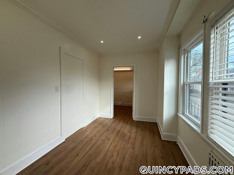 Building Photo - 522 Hancock St