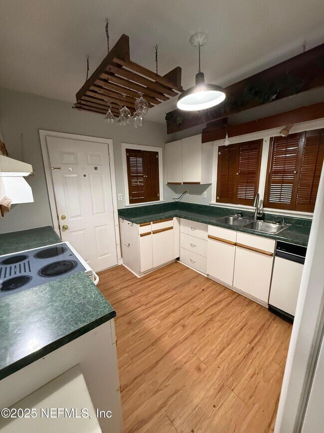 Building Photo - 3914 Herschel St