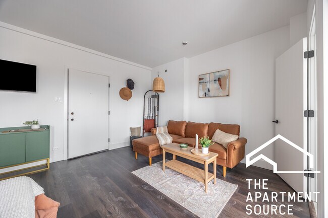 Building Photo - 1555 W Hollywood Ave