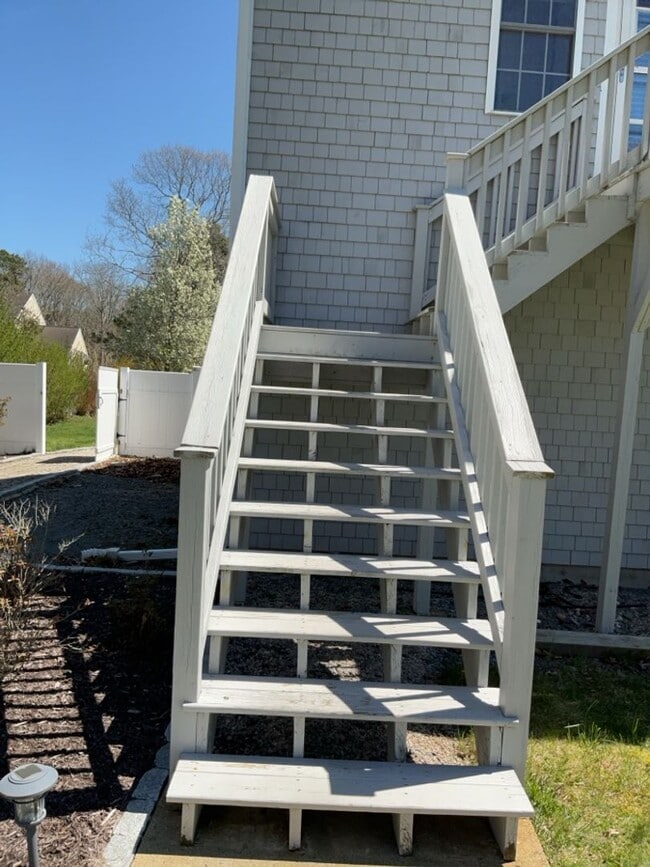 Building Photo - Large 2nd Floor Studio in Quiet Sandwich (Forestdale) Neighborhood