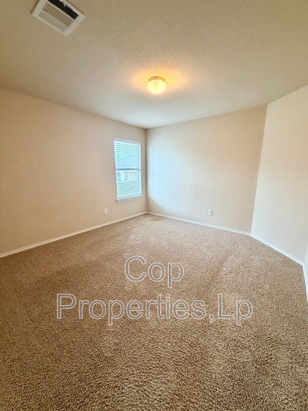 Building Photo - 741 Clearbrook Ave