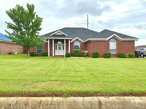 Building Photo - Available March! Non-Furnished Unit!