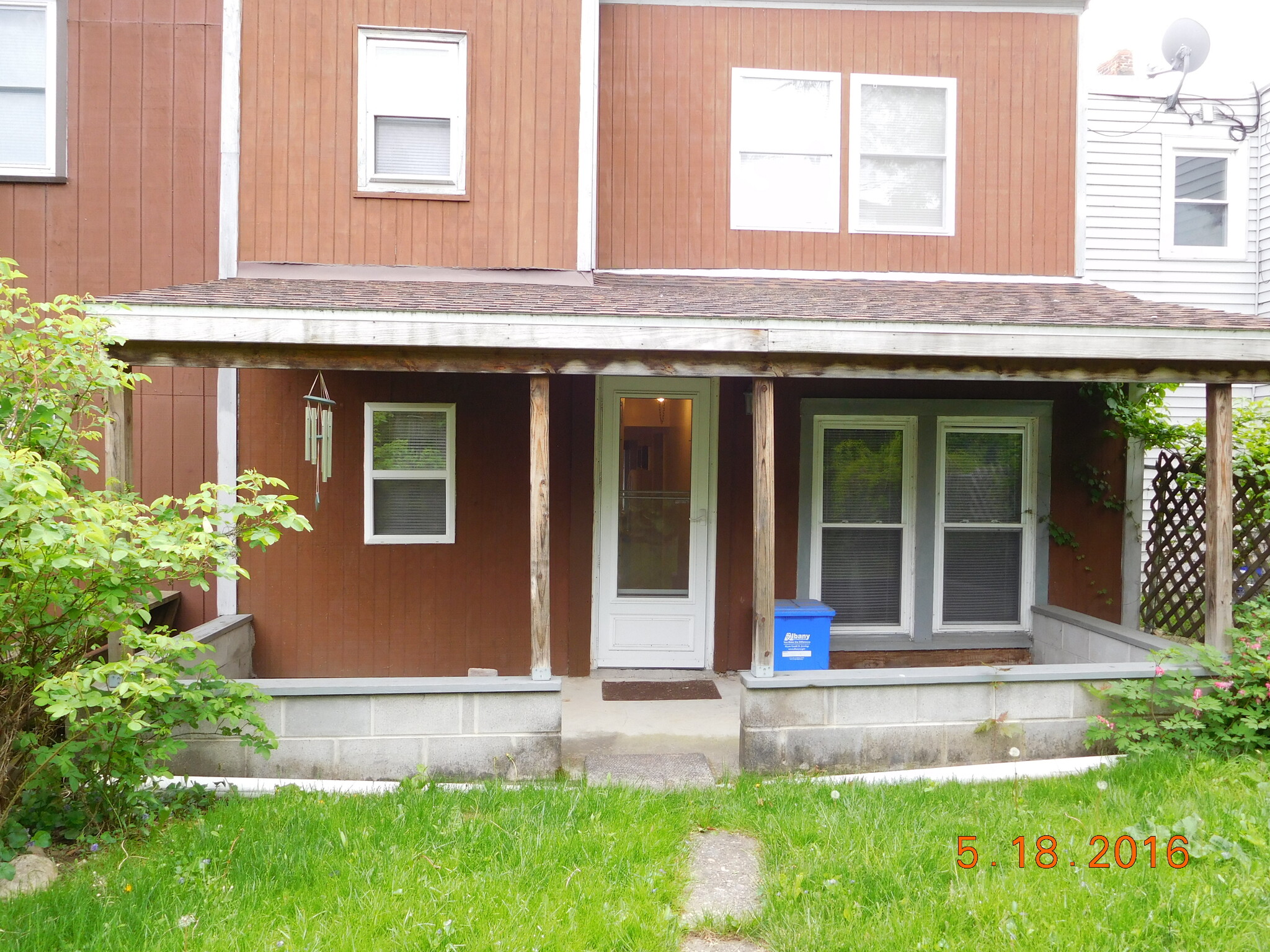 Building Photo - 241 Elm St