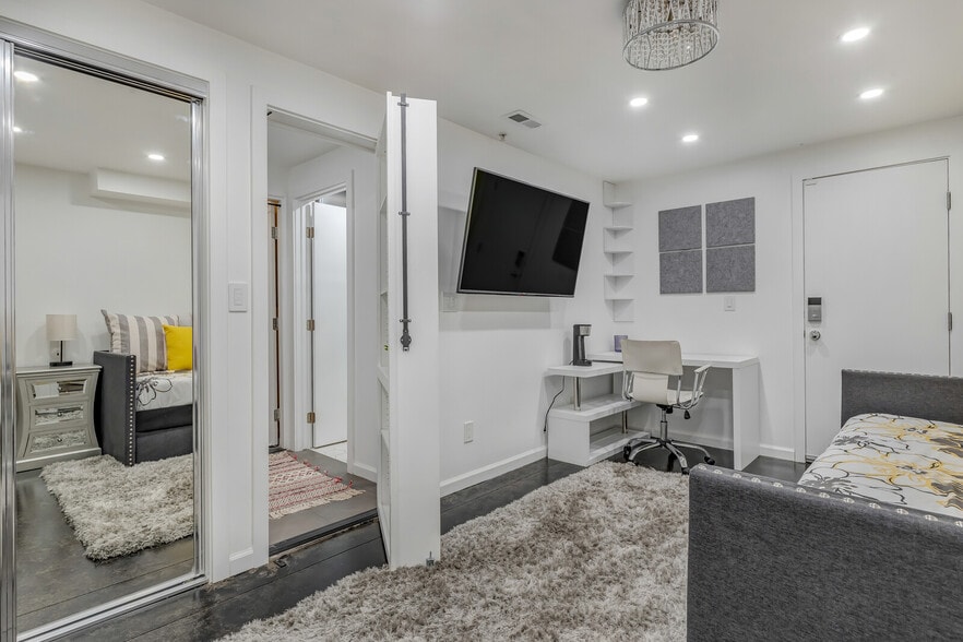 Building Photo - 145 W Hawthorn St